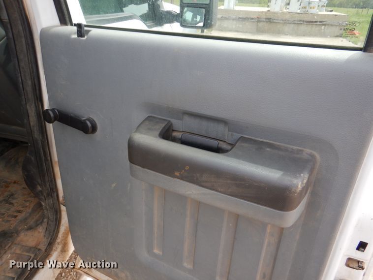 image for item HL9397 2012 Ford F550 Super Duty  Crew Cab truck cab and chassis