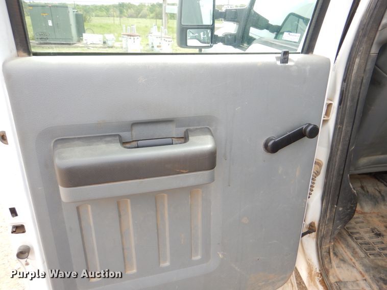 image for item HL9397 2012 Ford F550 Super Duty  Crew Cab truck cab and chassis