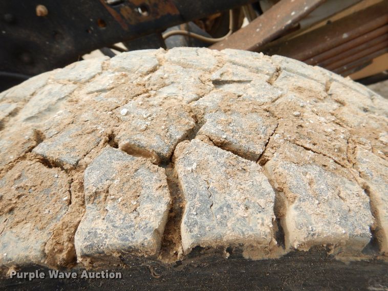 image for item HL9397 2012 Ford F550 Super Duty  Crew Cab truck cab and chassis