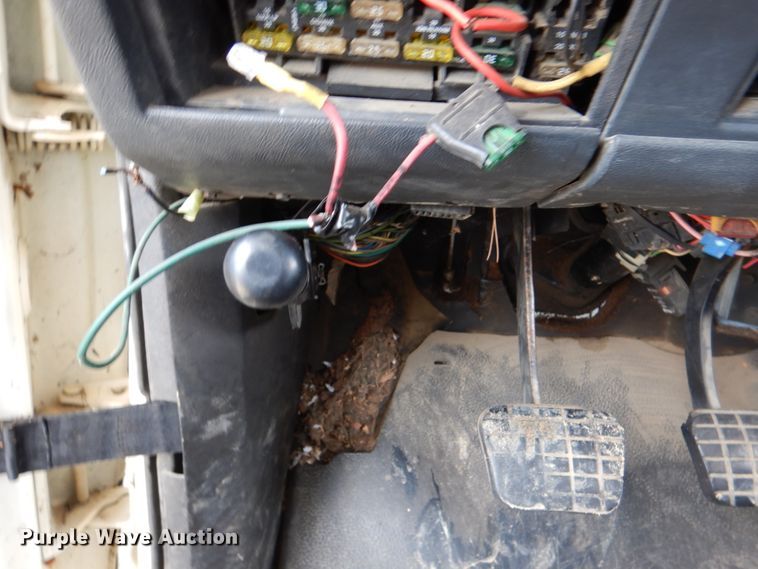 image for item HL9400 1999 GMC C7500  forestry bucket truck