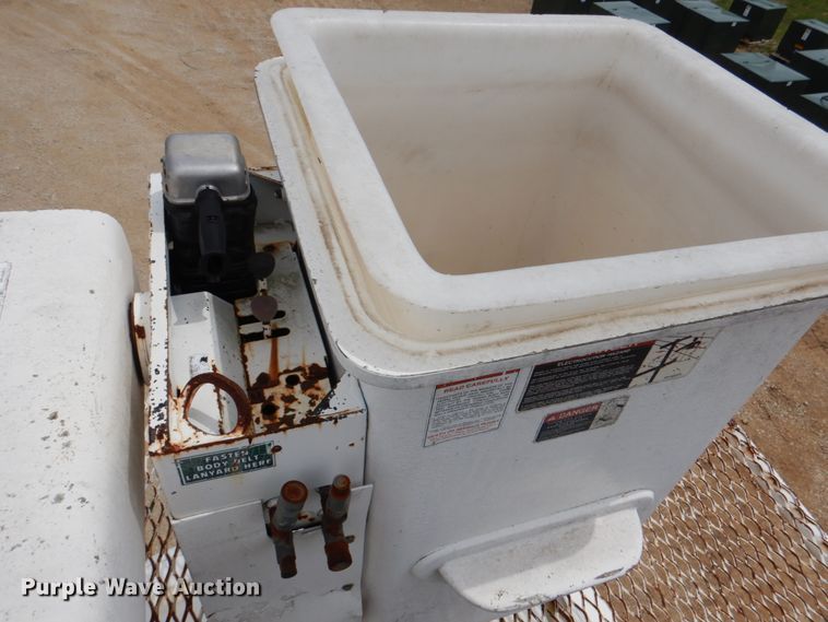 image for item HL9400 1999 GMC C7500  forestry bucket truck