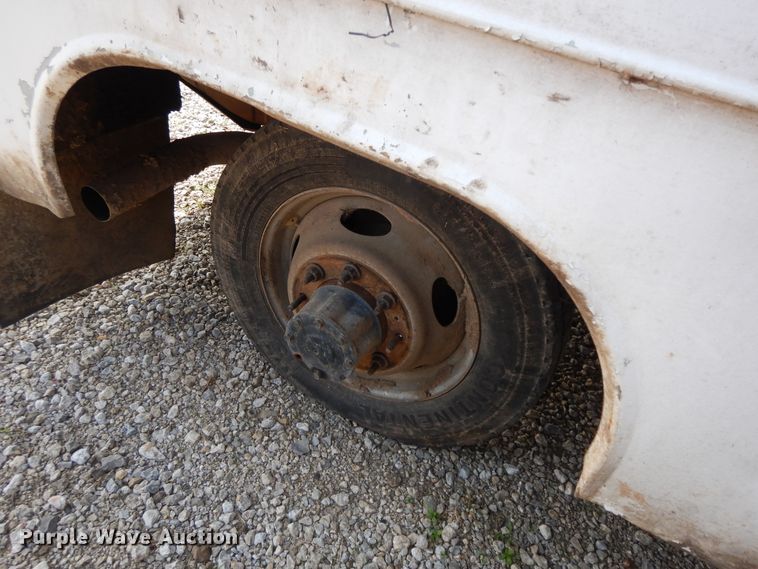 image for item HO9341 2001 Ford F450  utility/service truck