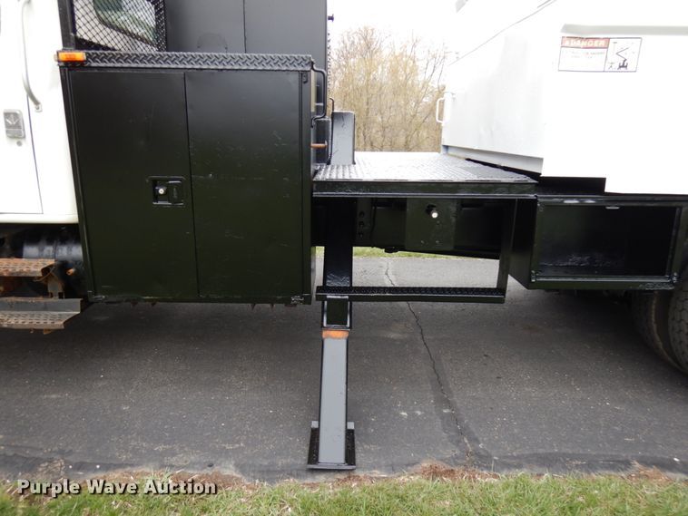 image for item HR9196 1997 International 4700  forestry bucket truck