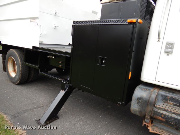 image for item HR9196 1997 International 4700  forestry bucket truck