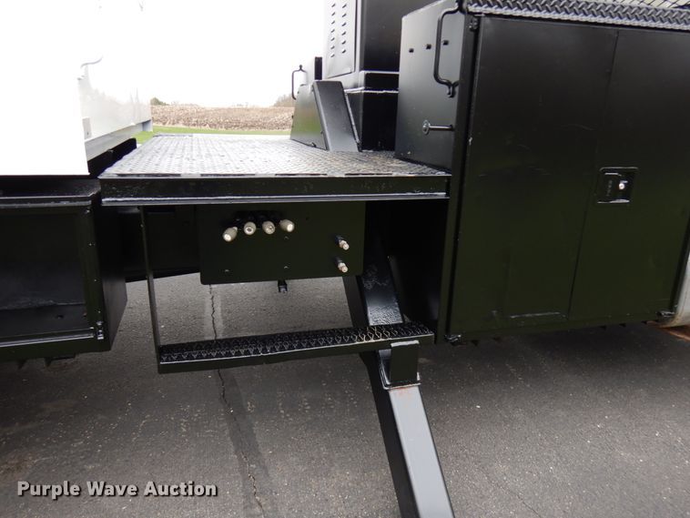 image for item HR9196 1997 International 4700  forestry bucket truck