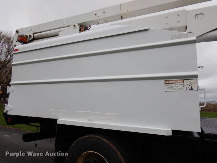 image for item HR9196 1997 International 4700  forestry bucket truck