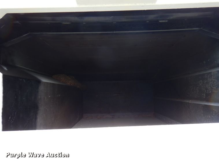 image for item HR9196 1997 International 4700  forestry bucket truck