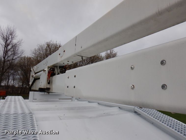 image for item HR9196 1997 International 4700  forestry bucket truck