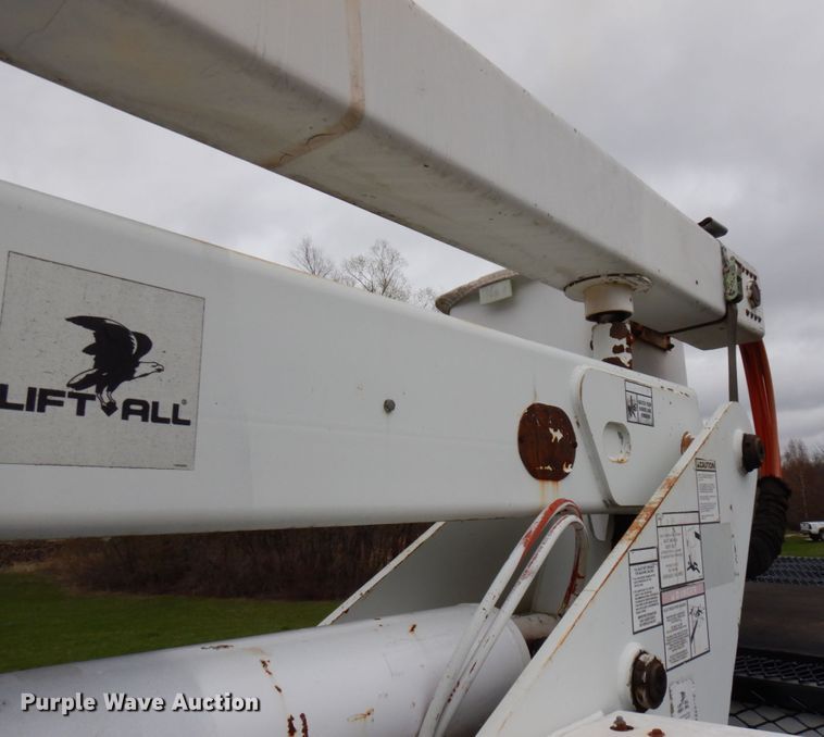 image for item HR9196 1997 International 4700  forestry bucket truck