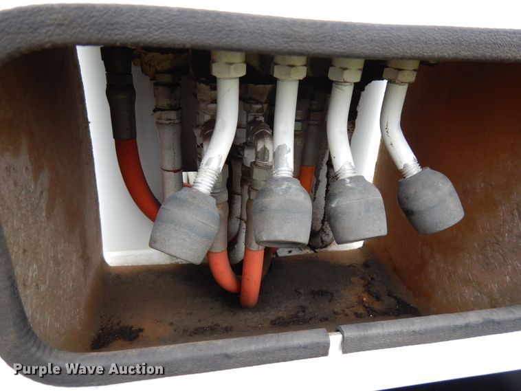 image for item HR9196 1997 International 4700  forestry bucket truck