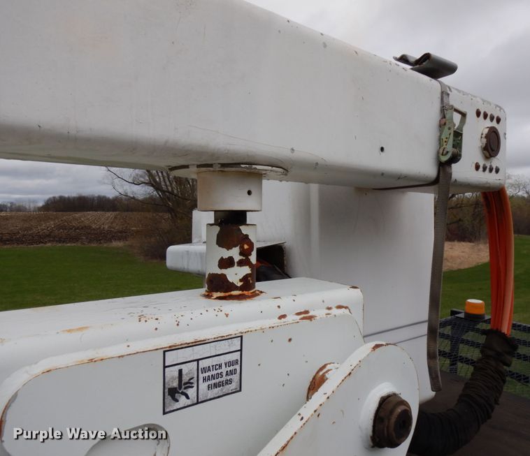 image for item HR9196 1997 International 4700  forestry bucket truck