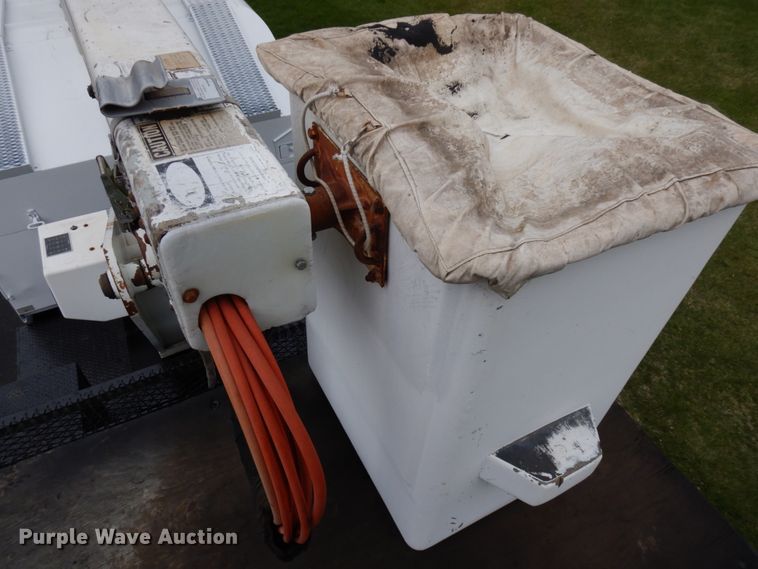 image for item HR9196 1997 International 4700  forestry bucket truck