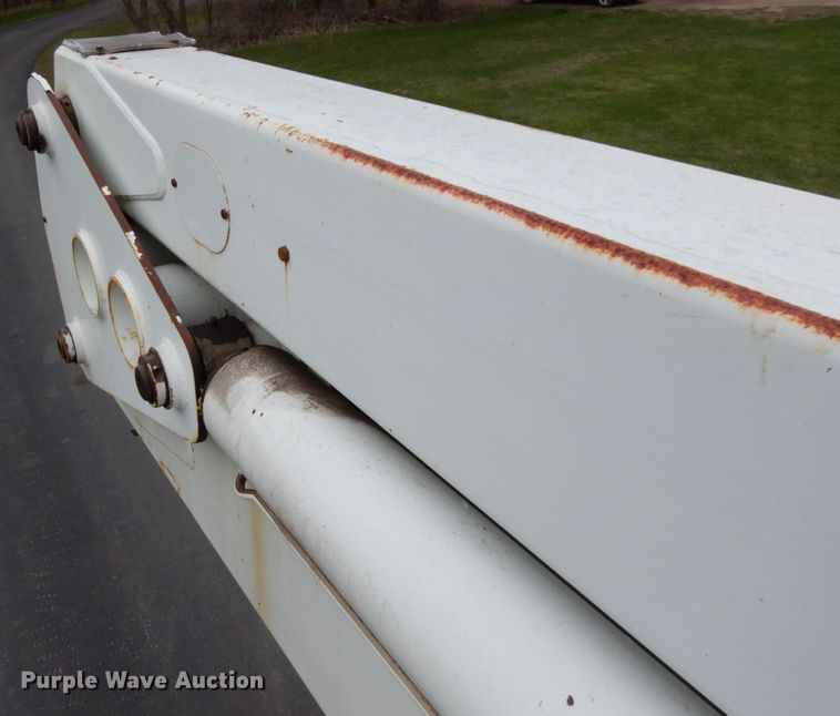 image for item HR9196 1997 International 4700  forestry bucket truck