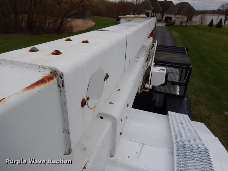 image for item HR9196 1997 International 4700  forestry bucket truck