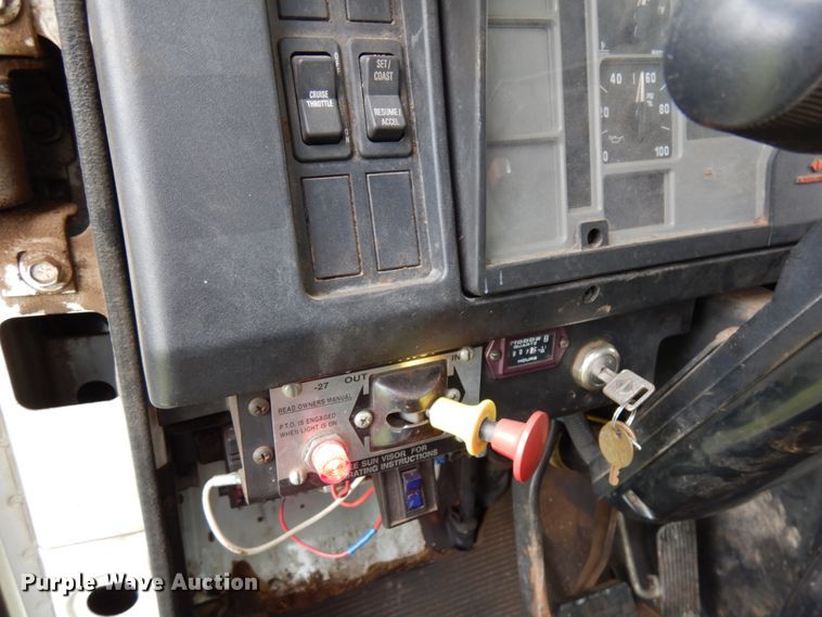 image for item HR9196 1997 International 4700  forestry bucket truck