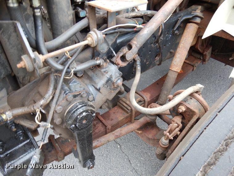 image for item HR9196 1997 International 4700  forestry bucket truck