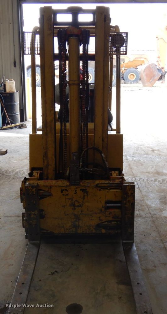 image for item HR9203 Yale  forklift