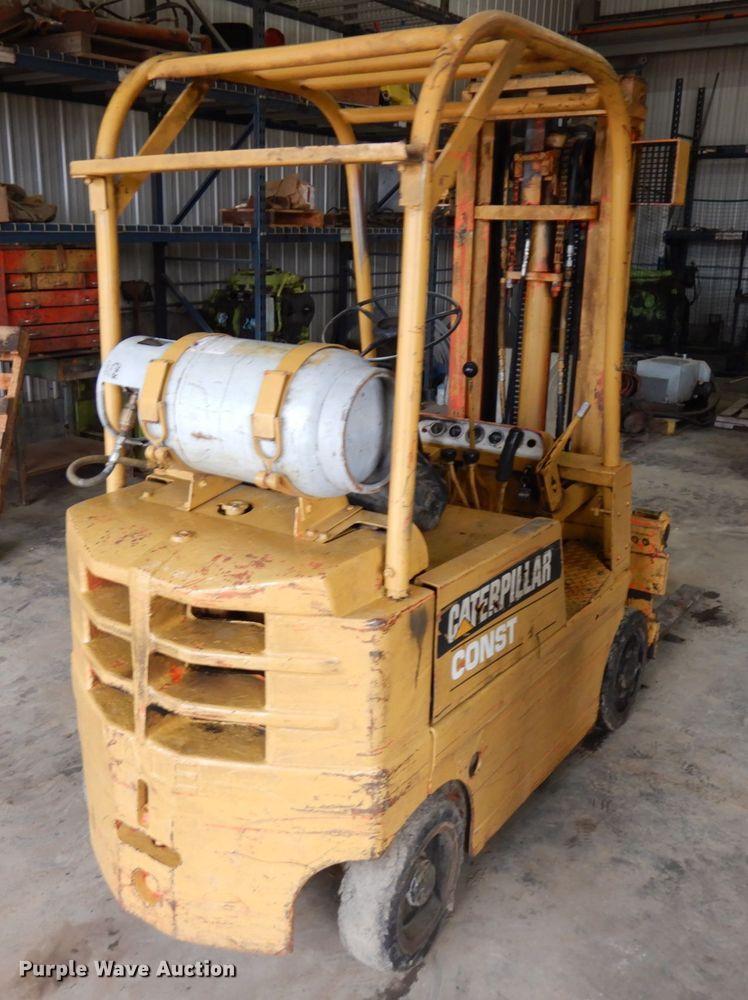 image for item HR9203 Yale  forklift