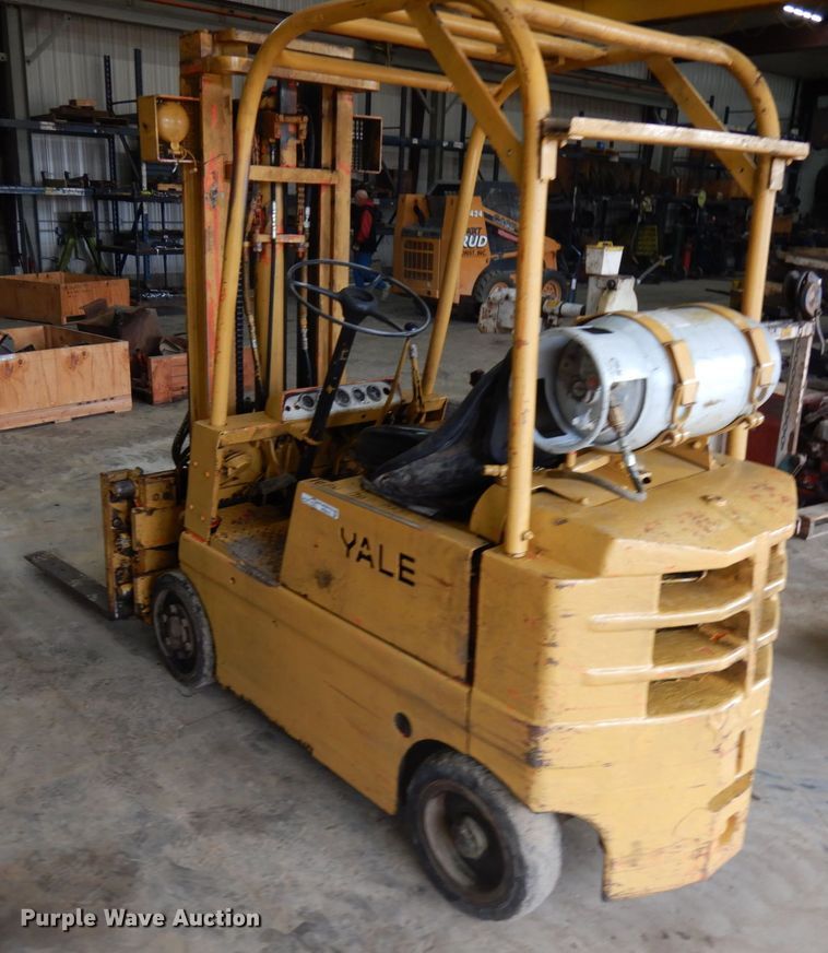 image for item HR9203 Yale  forklift
