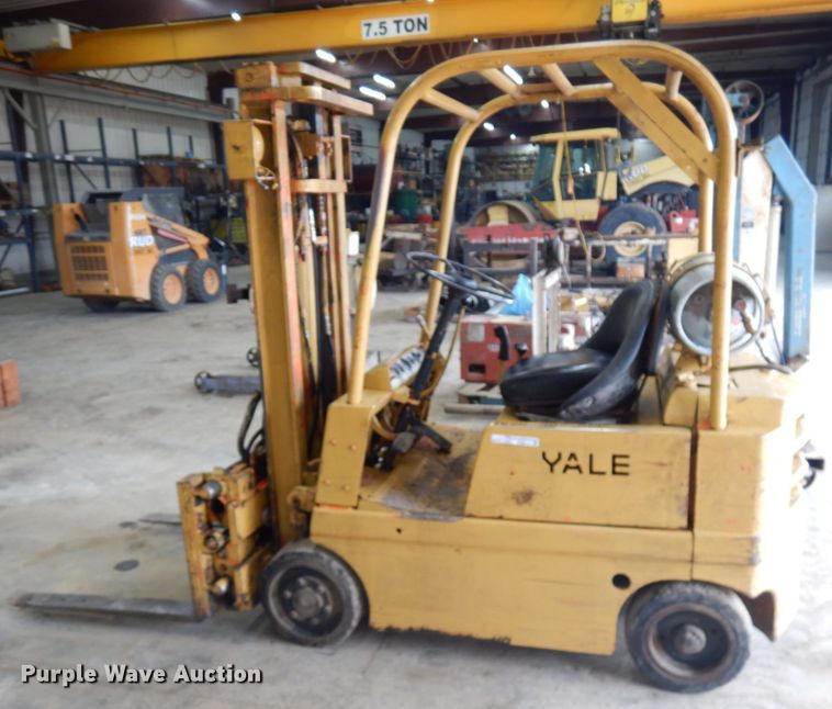 image for item HR9203 Yale  forklift