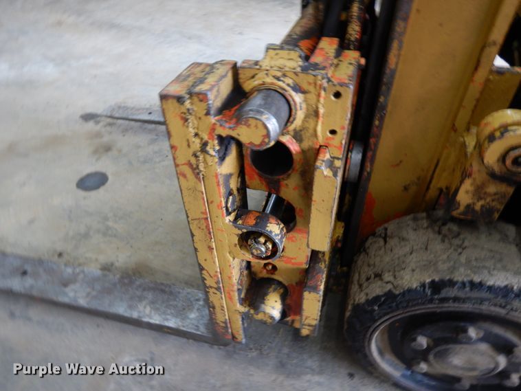 image for item HR9203 Yale  forklift