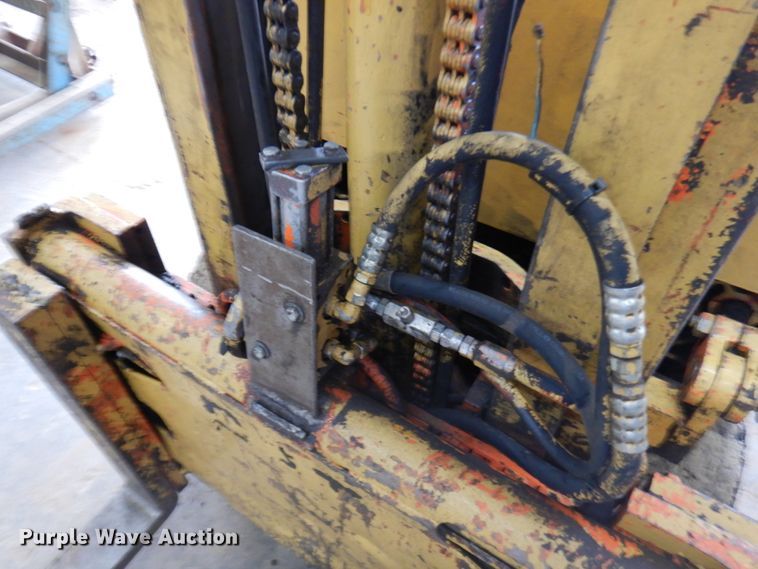 image for item HR9203 Yale  forklift