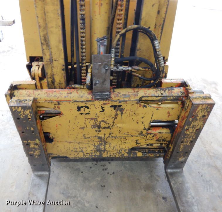 image for item HR9203 Yale  forklift