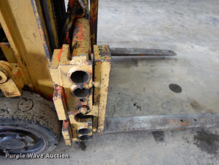 image for item HR9203 Yale  forklift