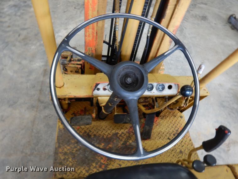 image for item HR9203 Yale  forklift