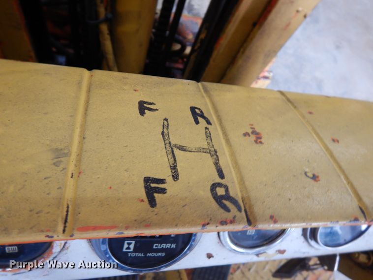 image for item HR9203 Yale  forklift