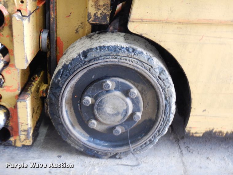 image for item HR9203 Yale  forklift