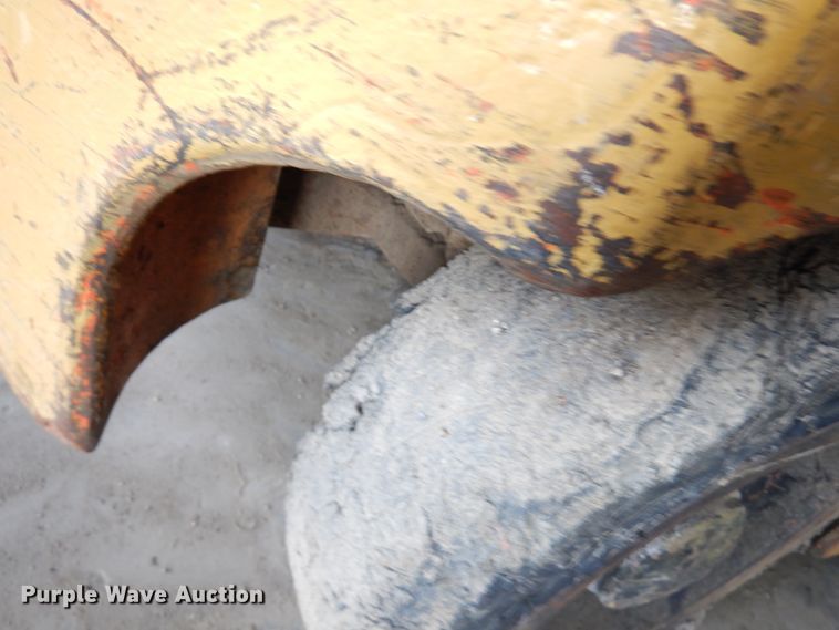 image for item HR9203 Yale  forklift