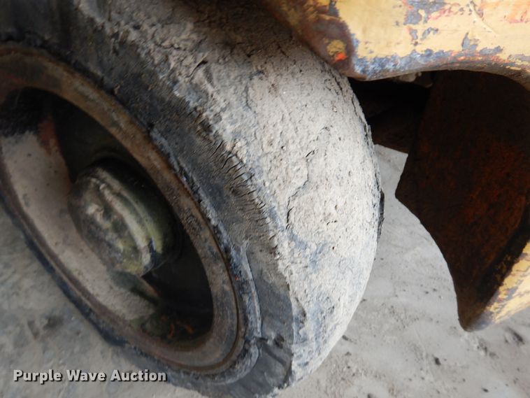 image for item HR9203 Yale  forklift