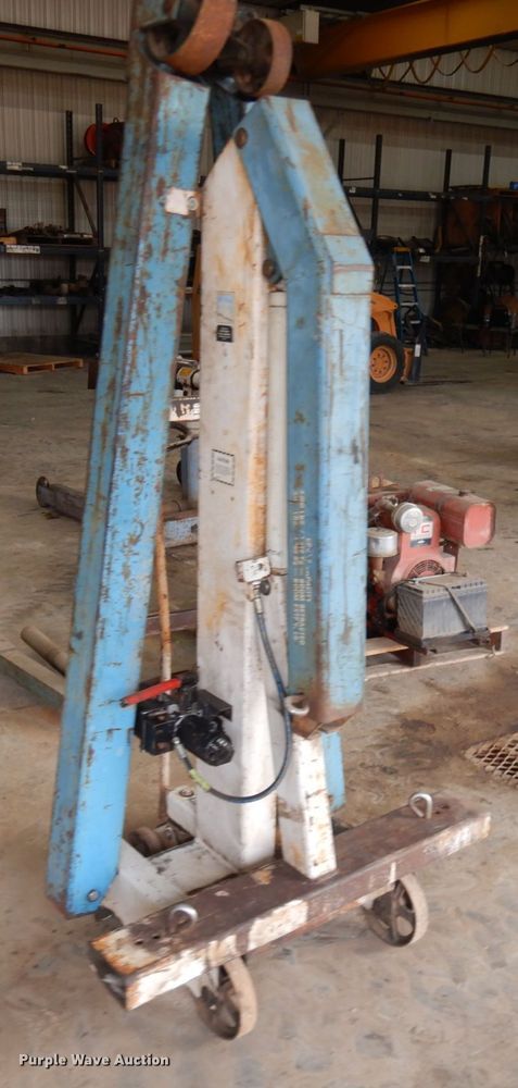 image for item HR9204 Owatonna A engine hoist