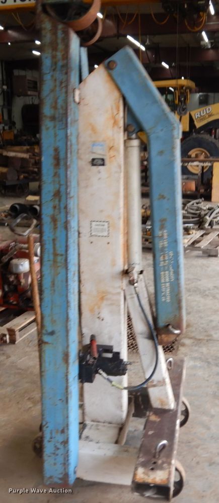 image for item HR9204 Owatonna A engine hoist