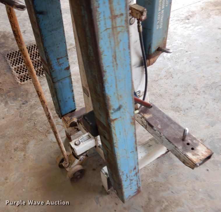 image for item HR9204 Owatonna A engine hoist