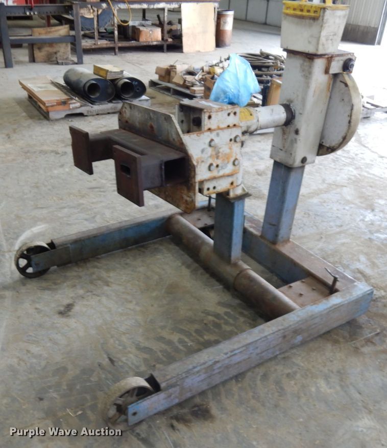 image for item HR9205 Owatonna engine stand