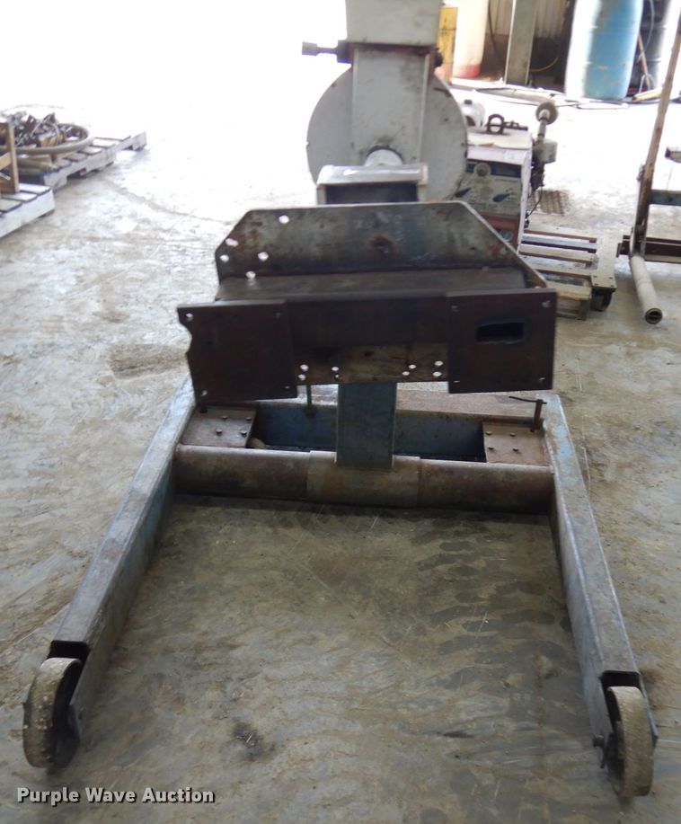 image for item HR9205 Owatonna engine stand