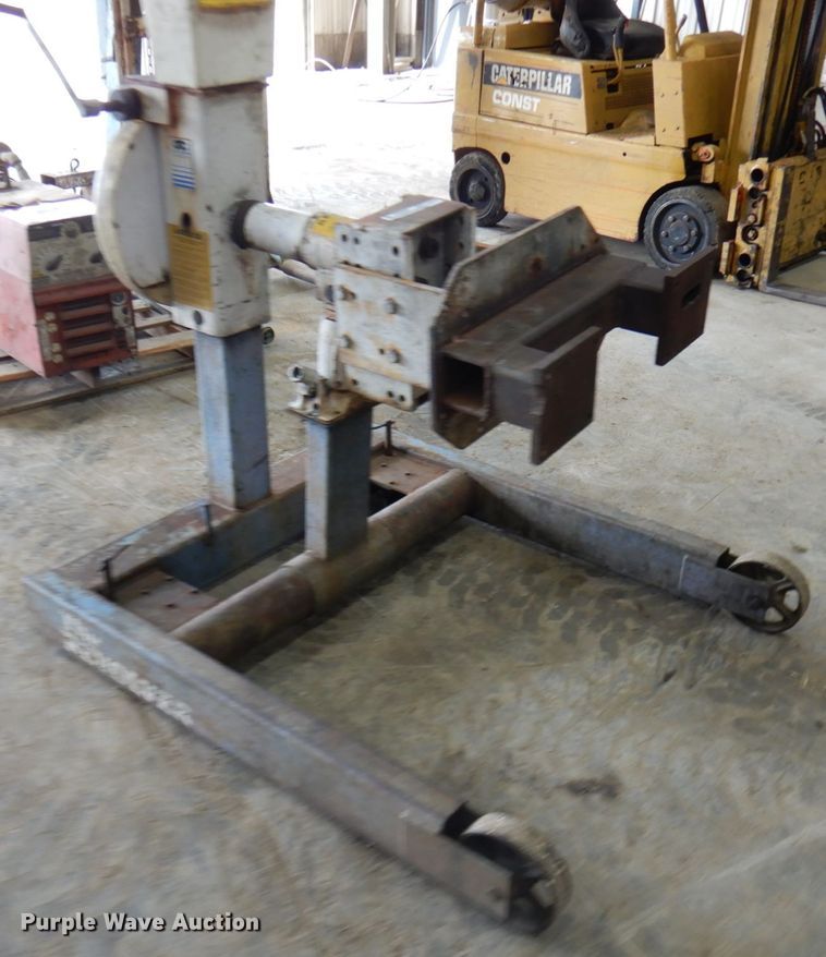 image for item HR9205 Owatonna engine stand