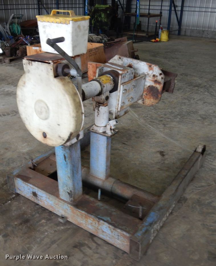 image for item HR9205 Owatonna engine stand