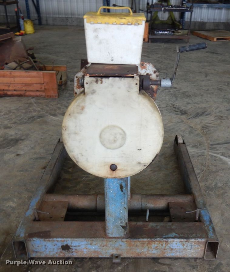 image for item HR9205 Owatonna engine stand