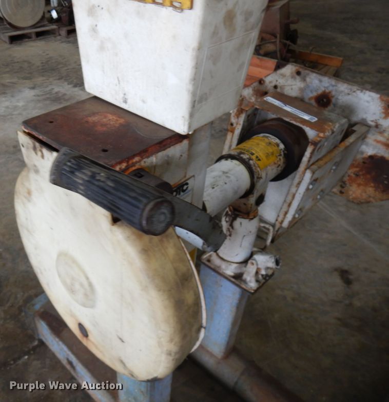 image for item HR9205 Owatonna engine stand