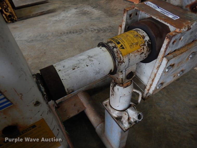 image for item HR9205 Owatonna engine stand