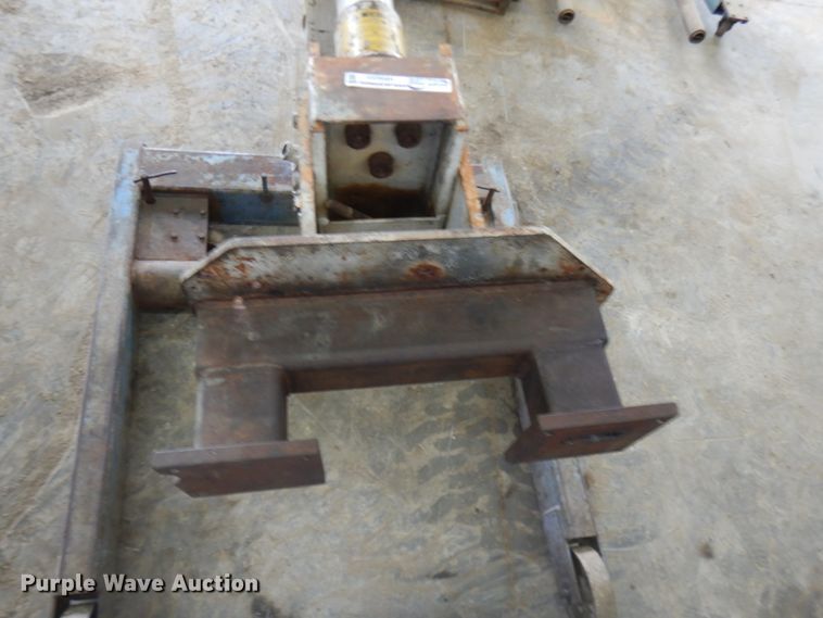 image for item HR9205 Owatonna engine stand