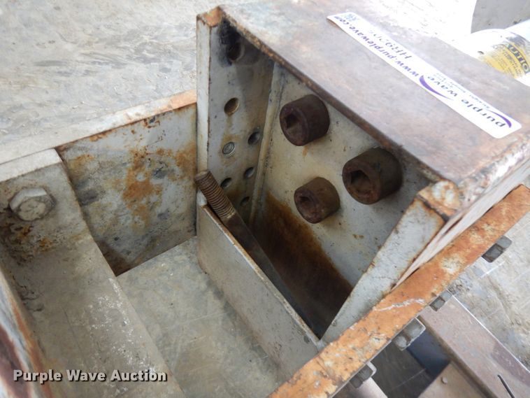 image for item HR9205 Owatonna engine stand