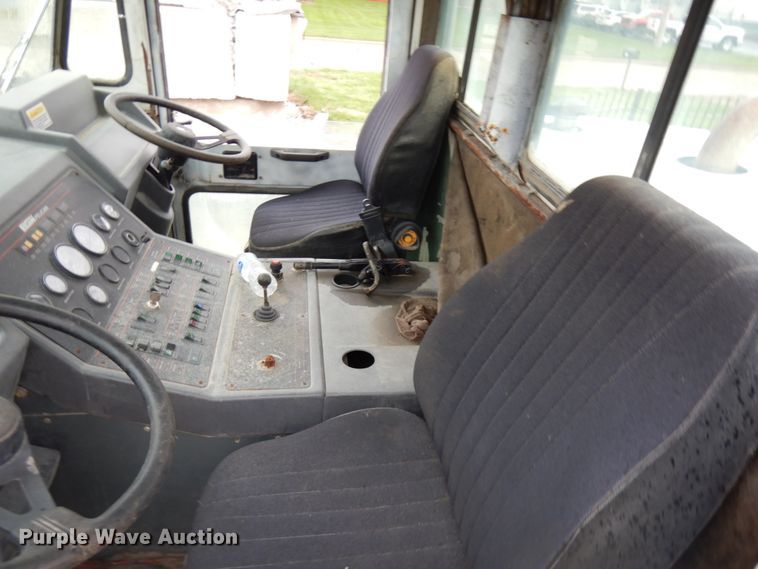 image for item HR9210 Elgin Pelican  street sweeper