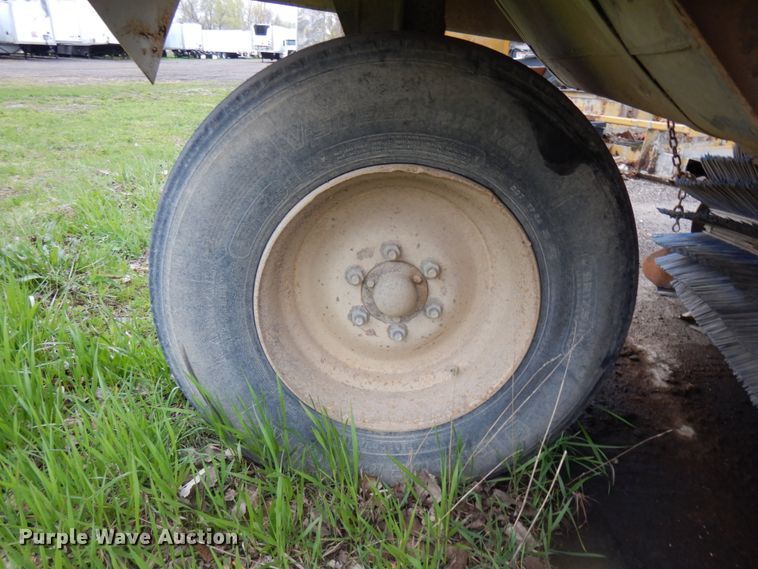 image for item HR9210 Elgin Pelican  street sweeper