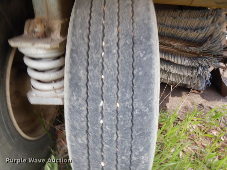 image for item HR9210 Elgin Pelican  street sweeper