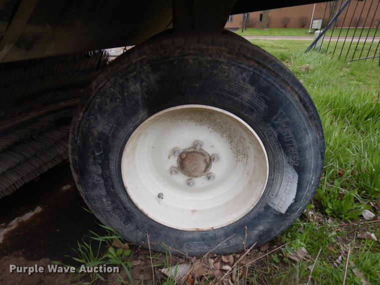 image for item HR9210 Elgin Pelican  street sweeper