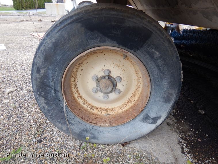 image for item HR9211 Elgin Pelican  street sweeper